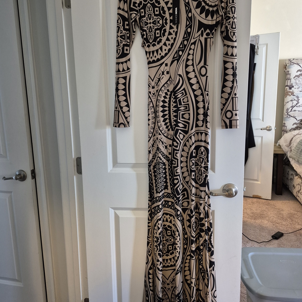 Fashion Nova Black and Cream Geometric Long Sleeve Dress